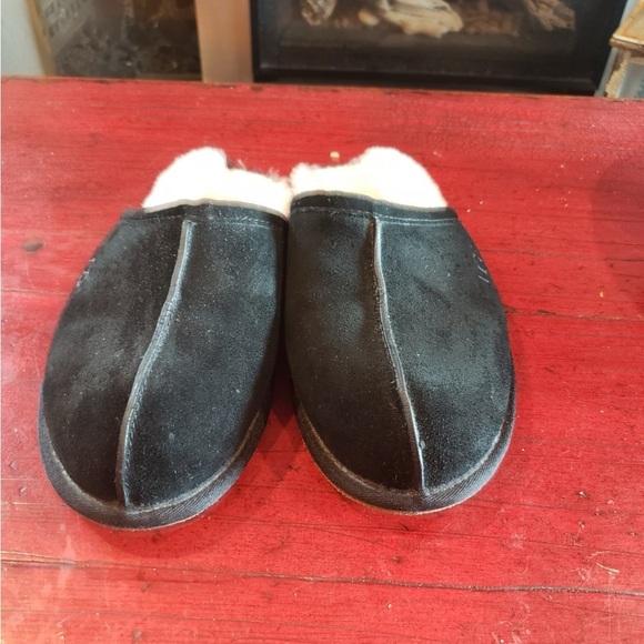 Cozy Black Suede Slippers Size 9 - Picture 1 of 4